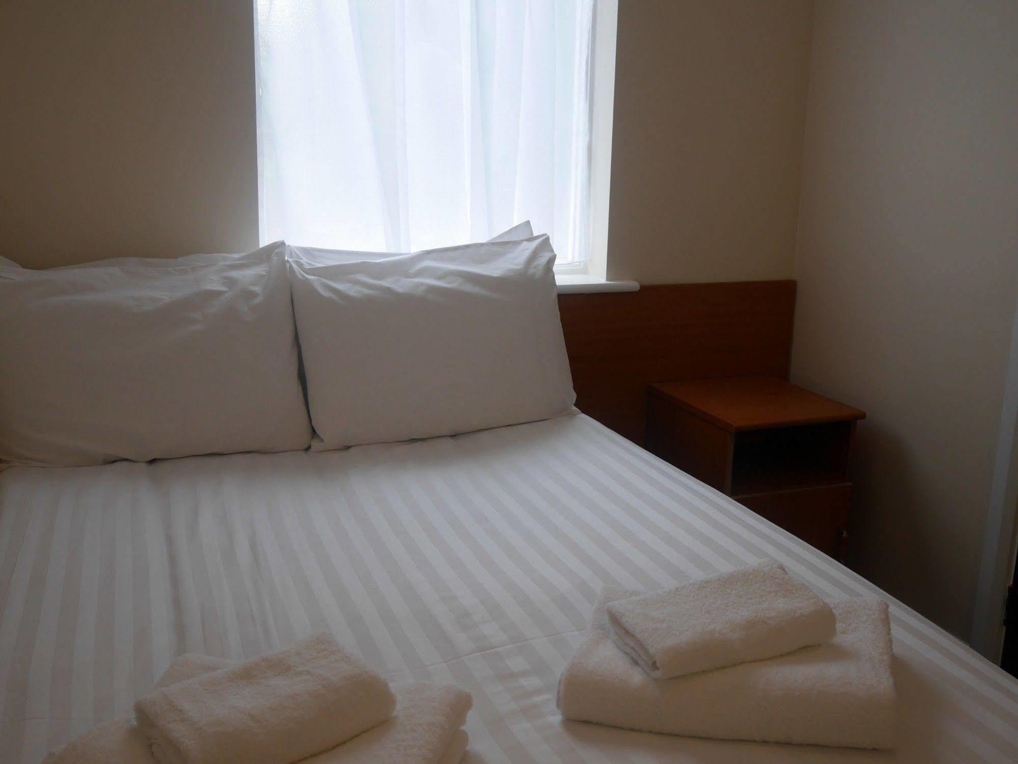 Sk Heathrow Hotel Hayes  Ngoại thất bức ảnh