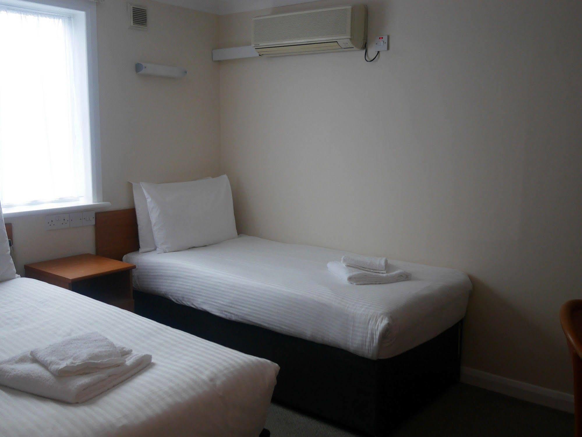 Sk Heathrow Hotel Hayes  Ngoại thất bức ảnh