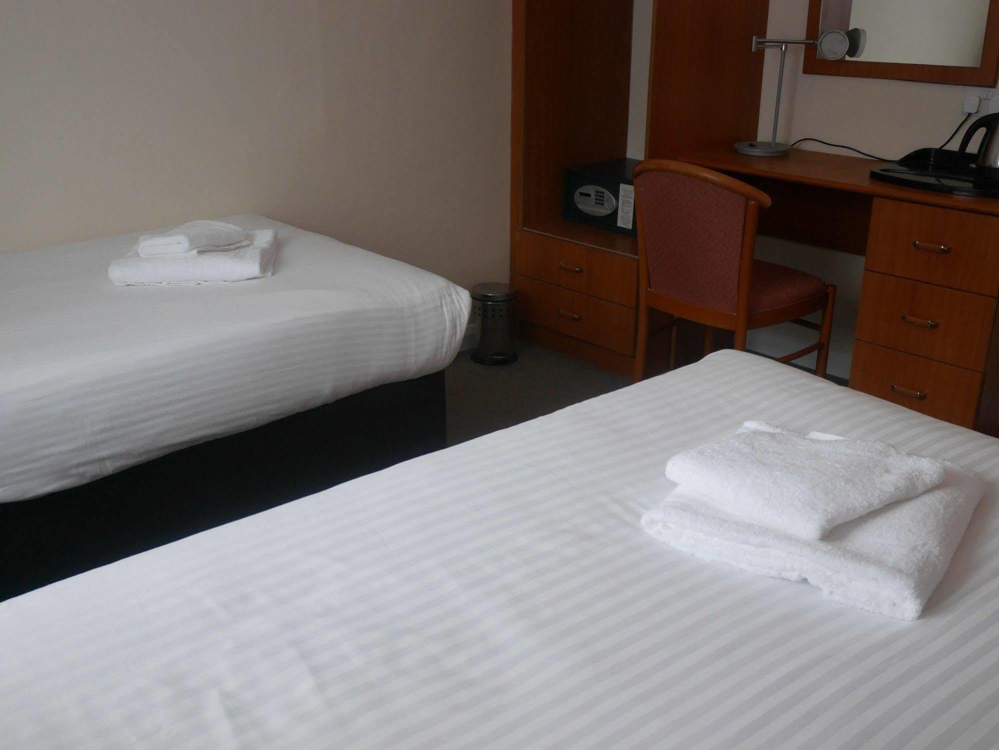 Sk Heathrow Hotel Hayes  Ngoại thất bức ảnh