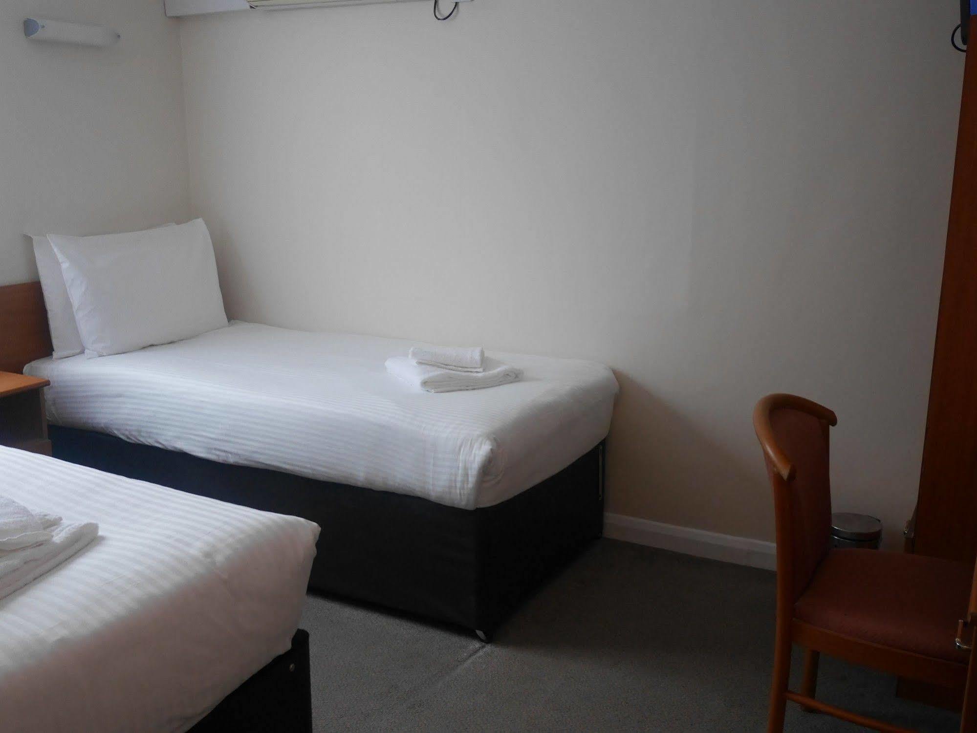 Sk Heathrow Hotel Hayes  Ngoại thất bức ảnh